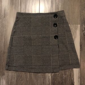Forever 21 black & white fitted mini skirt!!!